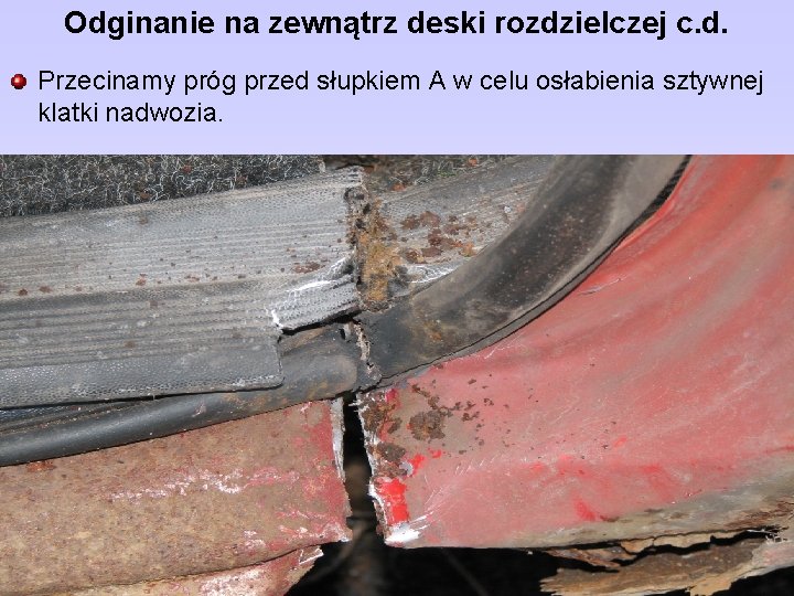 Odginanie na zewnątrz deski rozdzielczej c. d. Przecinamy próg przed słupkiem A w celu