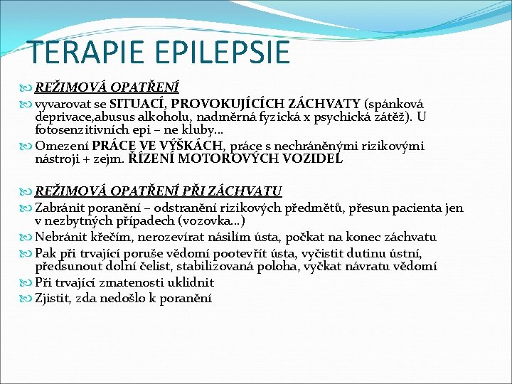 TERAPIE EPILEPSIE REŽIMOVÁ OPATŘENÍ vyvarovat se SITUACÍ, PROVOKUJÍCÍCH ZÁCHVATY (spánková deprivace, abusus alkoholu, nadměrná