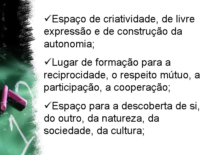 üEspaço de criatividade, de livre expressão e de construção da autonomia; üLugar de formação