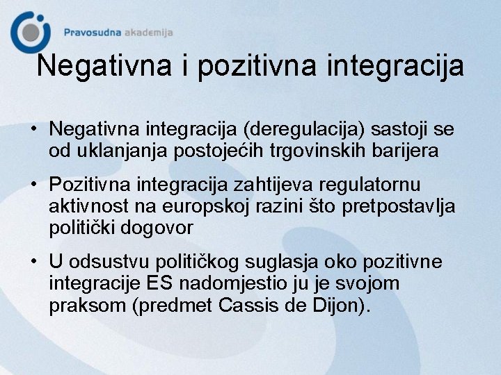 Negativna i pozitivna integracija • Negativna integracija (deregulacija) sastoji se od uklanjanja postojećih trgovinskih