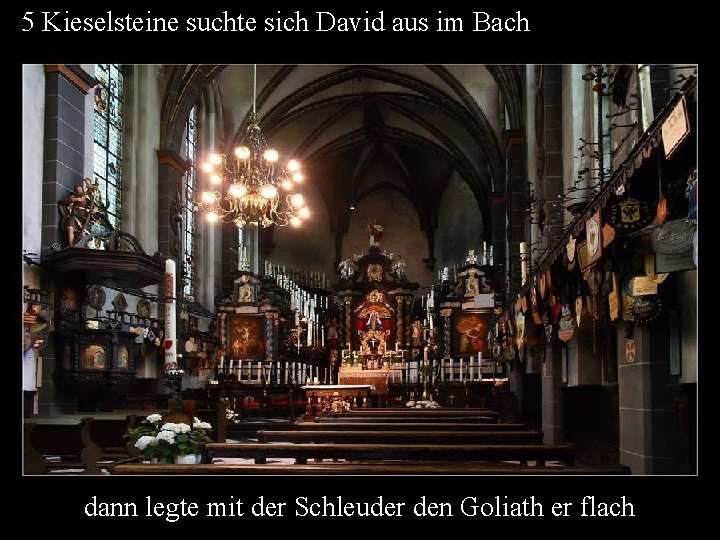 5 Kieselsteine suchte sich David aus im Bach dann legte mit der Schleuder den