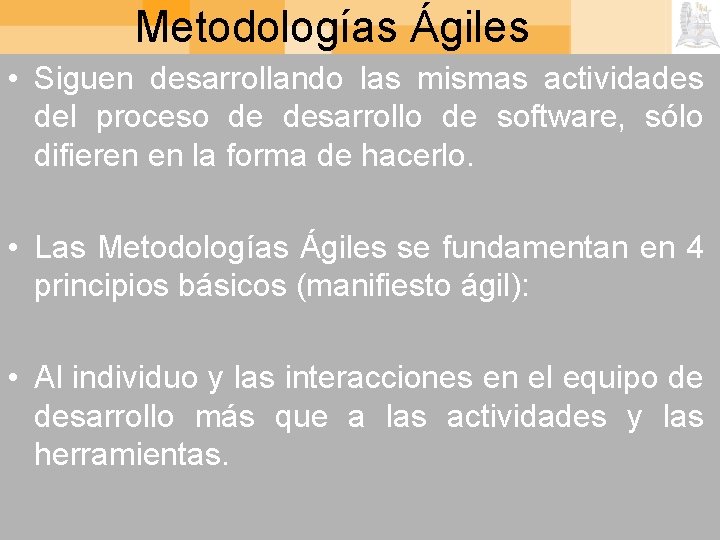 Metodologías Ágiles • Siguen desarrollando las mismas actividades del proceso de desarrollo de software,