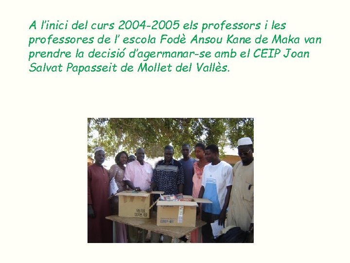 A l’inici del curs 2004 -2005 els professors i les professores de l’ escola A l’inici del curs 2004 -2005 els professors i les professores de l’ escola