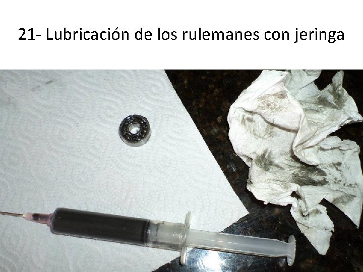 21 - Lubricación de los rulemanes con jeringa 