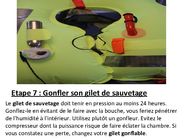 Etape 7 : Gonfler son gilet de sauvetage Le gilet de sauvetage doit tenir