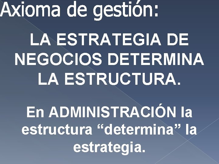 LA ESTRATEGIA DE NEGOCIOS DETERMINA LA ESTRUCTURA. En ADMINISTRACIÓN la estructura “determina” la estrategia. LA ESTRATEGIA DE NEGOCIOS DETERMINA LA ESTRUCTURA. En ADMINISTRACIÓN la estructura “determina” la estrategia.
