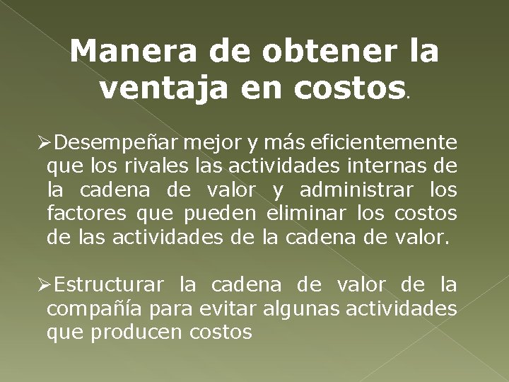 Manera de obtener la ventaja en costos. ØDesempeñar mejor y más eficientemente que los