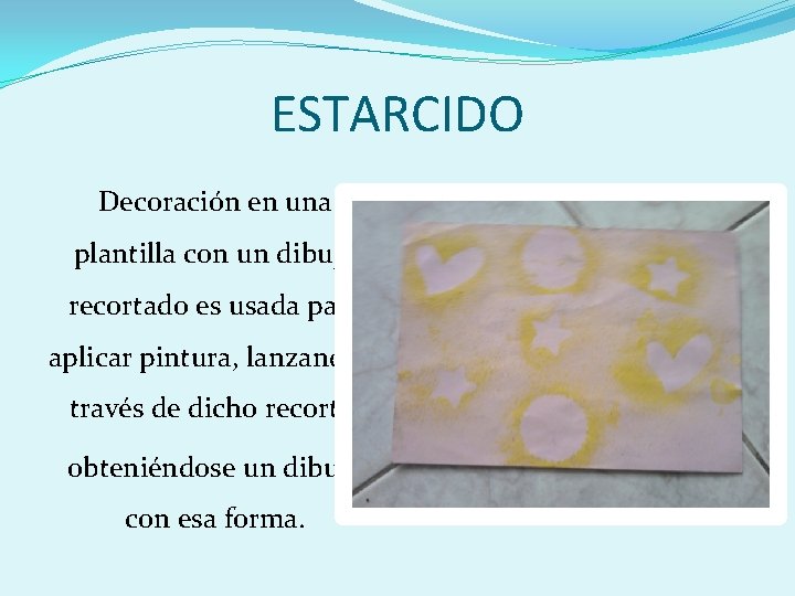 ESTARCIDO Decoración en una plantilla con un dibujo recortado es usada para aplicar pintura,