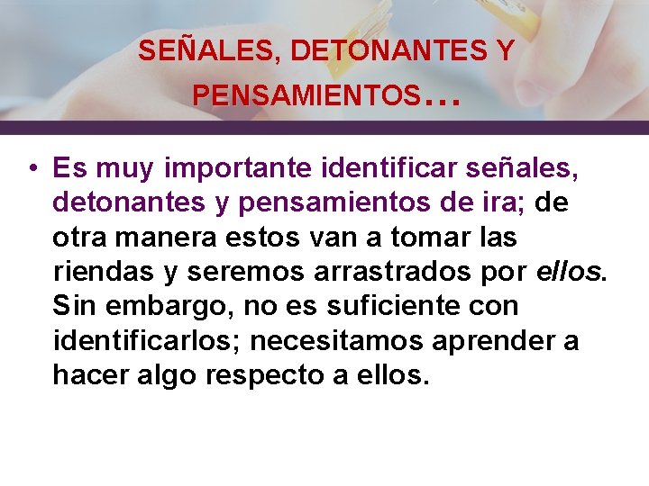 SEÑALES, DETONANTES Y PENSAMIENTOS… • Es muy importante identificar señales, detonantes y pensamientos de