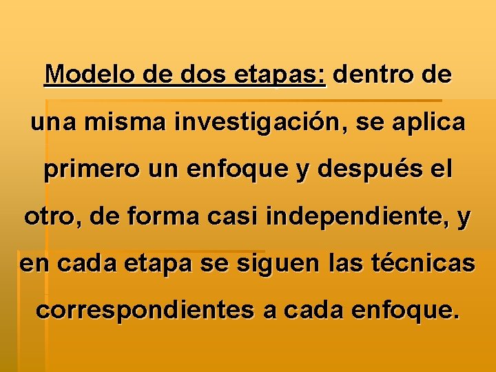 Modelo de dos etapas: dentro de una misma investigación, se aplica primero un enfoque