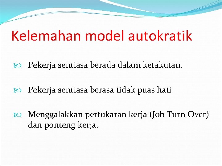 Kelemahan model autokratik Pekerja sentiasa berada dalam ketakutan. Pekerja sentiasa berasa tidak puas hati