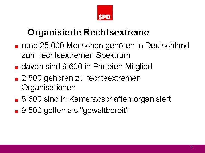 Organisierte Rechtsextreme < < < rund 25. 000 Menschen gehören in Deutschland zum rechtsextremen