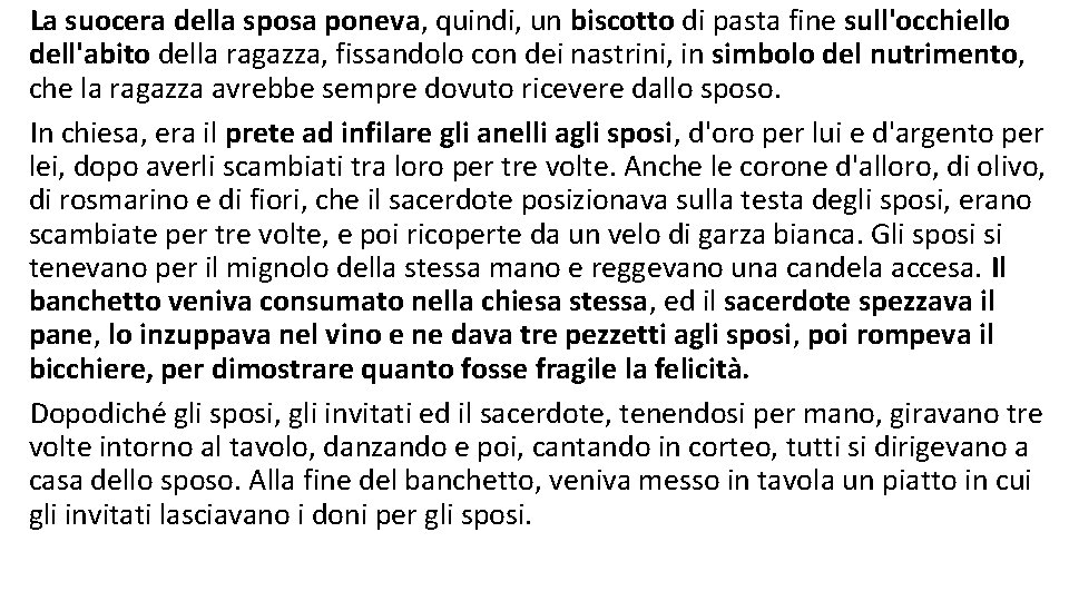  La suocera della sposa poneva, quindi, un biscotto di pasta fine sull'occhiello dell'abito