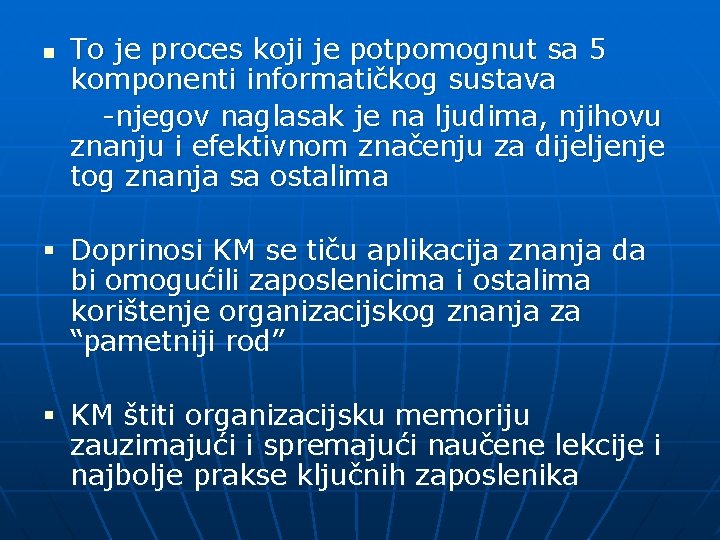 To je proces koji je potpomognut sa 5 komponenti informatičkog sustava -njegov naglasak je