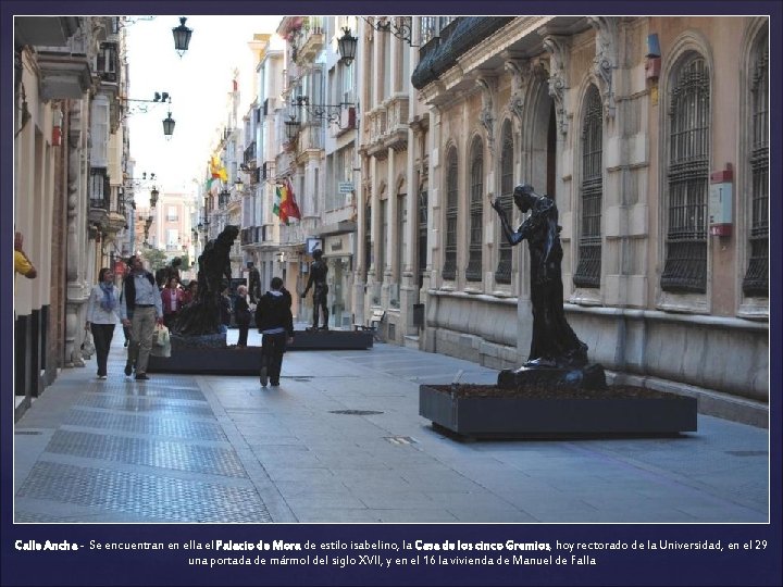 Calle Ancha - Se encuentran en ella el Palacio de Mora de estilo isabelino,