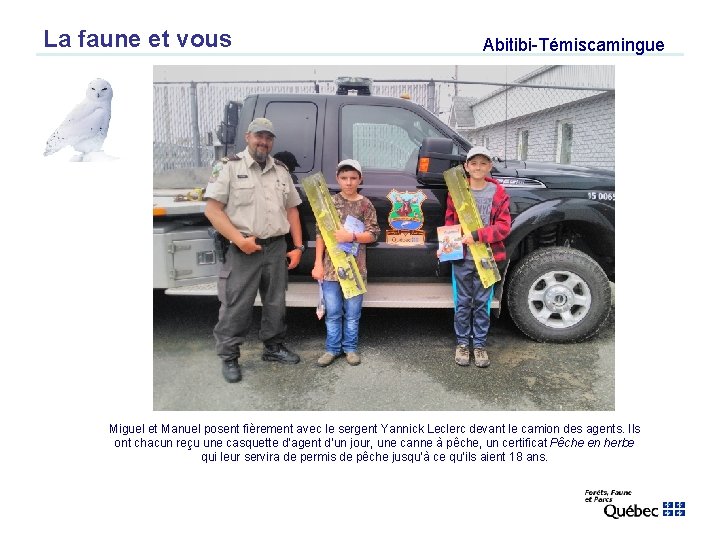 La faune et vous Abitibi-Témiscamingue Miguel et Manuel posent fièrement avec le sergent Yannick