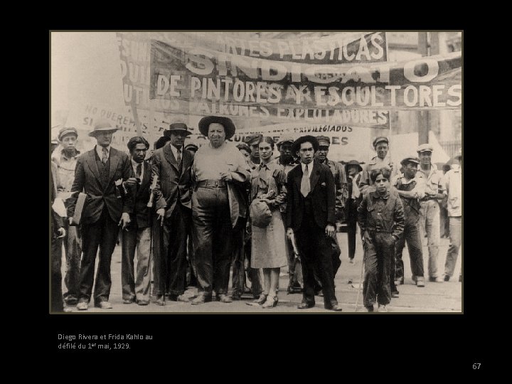 Diego Rivera et Frida Kahlo au défilé du 1 er mai, 1929. 67 