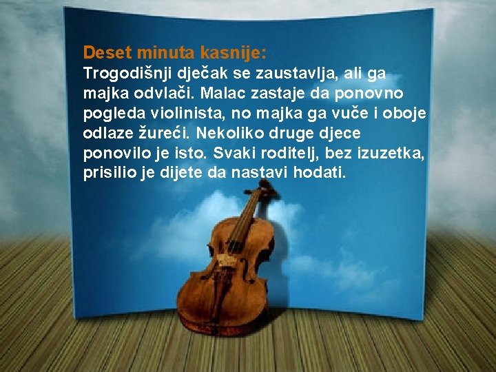 Deset minuta kasnije: Trogodišnji dječak se zaustavlja, ali ga majka odvlači. Malac zastaje da