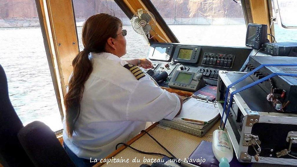 La capitaine du bateau, une Navajo 