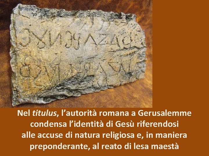 Nel titulus, l’autorità romana a Gerusalemme condensa l’identità di Gesù riferendosi alle accuse di