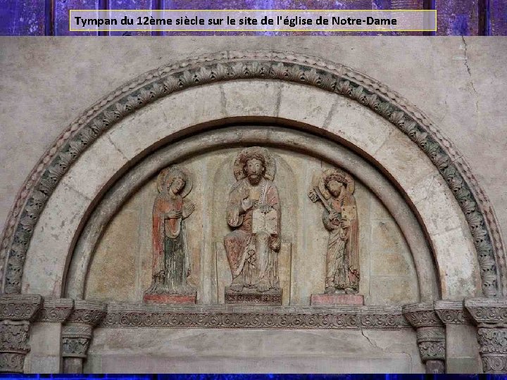Tympan du 12ème siècle sur le site de l'église de Notre-Dame 