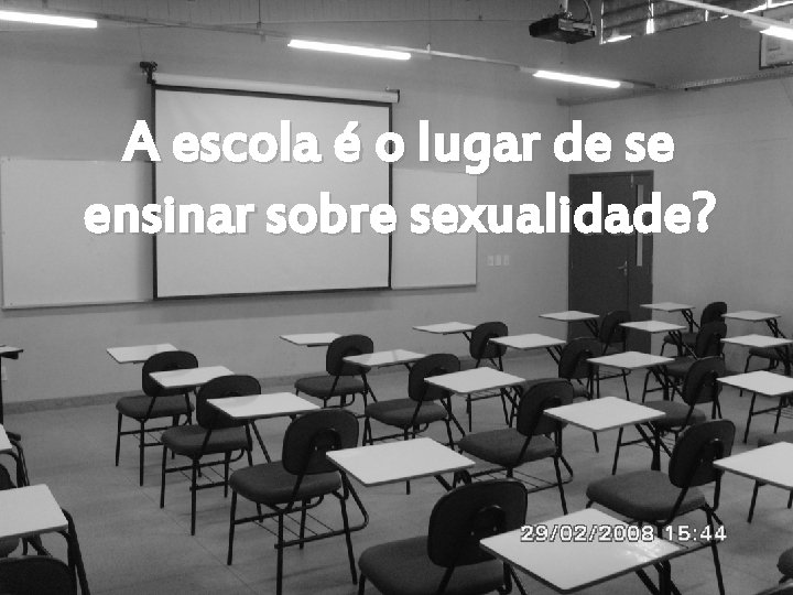 A escola é o lugar de se ensinar sobre sexualidade? 