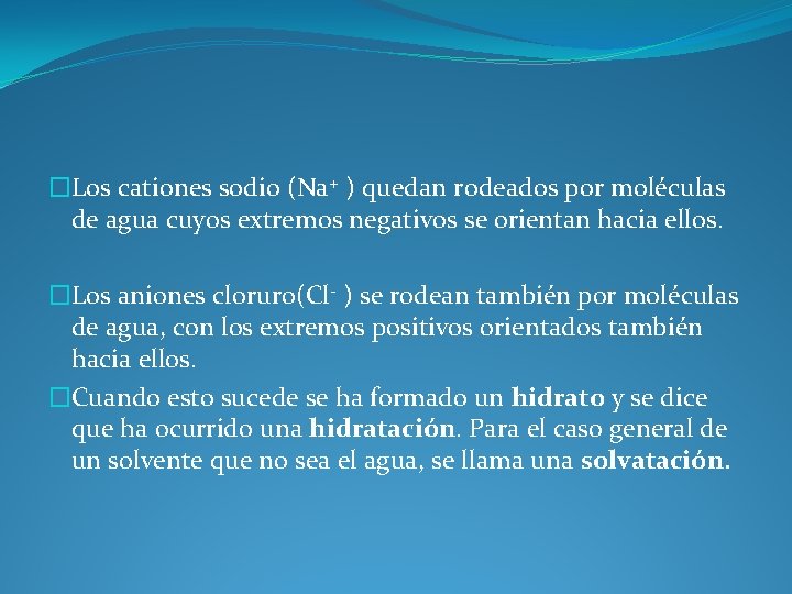 �Los cationes sodio (Na+ ) quedan rodeados por moléculas de agua cuyos extremos negativos