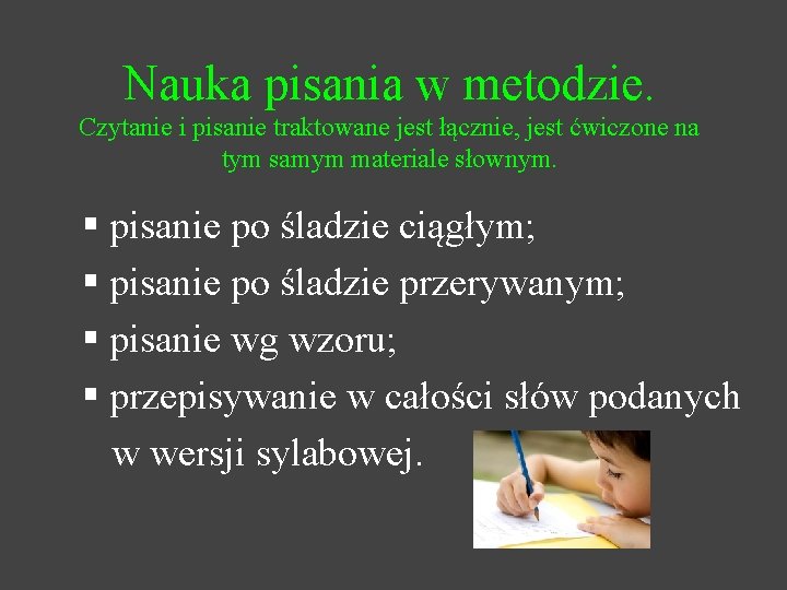 Nauka pisania w metodzie. Czytanie i pisanie traktowane jest łącznie, jest ćwiczone na tym