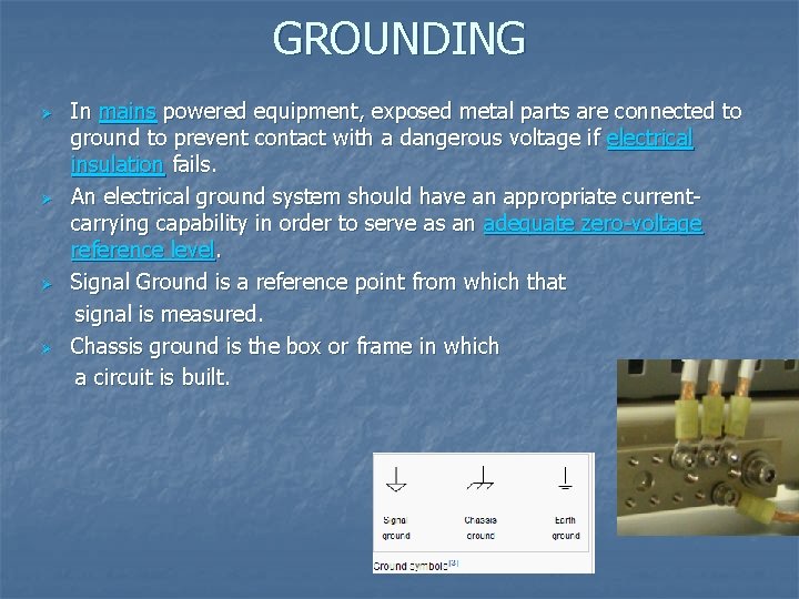 GROUNDING Ø Ø In mains powered equipment, exposed metal parts are connected to ground