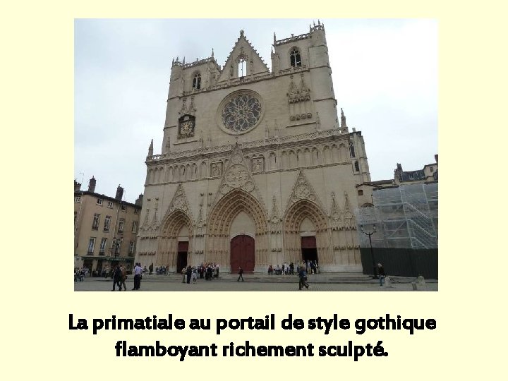 La primatiale au portail de style gothique flamboyant richement sculpté. La primatiale au portail de style gothique flamboyant richement sculpté.