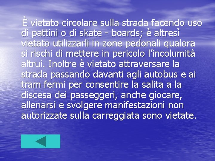 È vietato circolare sulla strada facendo uso di pattini o di skate - boards;