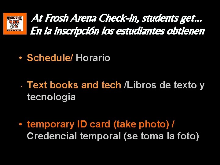 At Frosh Arena Check-in, students get… En la inscripción los estudiantes obtienen • Schedule/