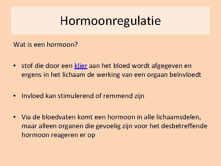 Hormoonregulatie Wat is een hormoon? • stof die door een klier aan het bloed