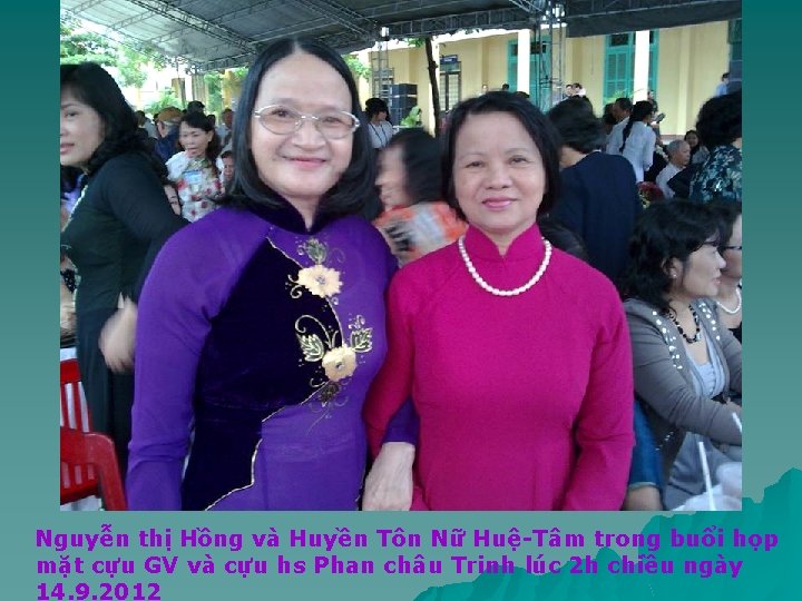 Nguyễn thị Hồng và Huyền Tôn Nữ Huệ-Tâm trong buổi họp mặt cựu GV