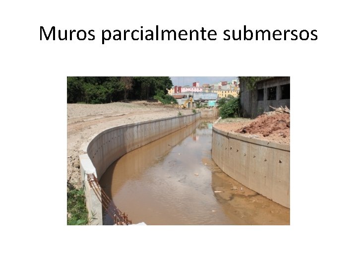 Muros parcialmente submersos 