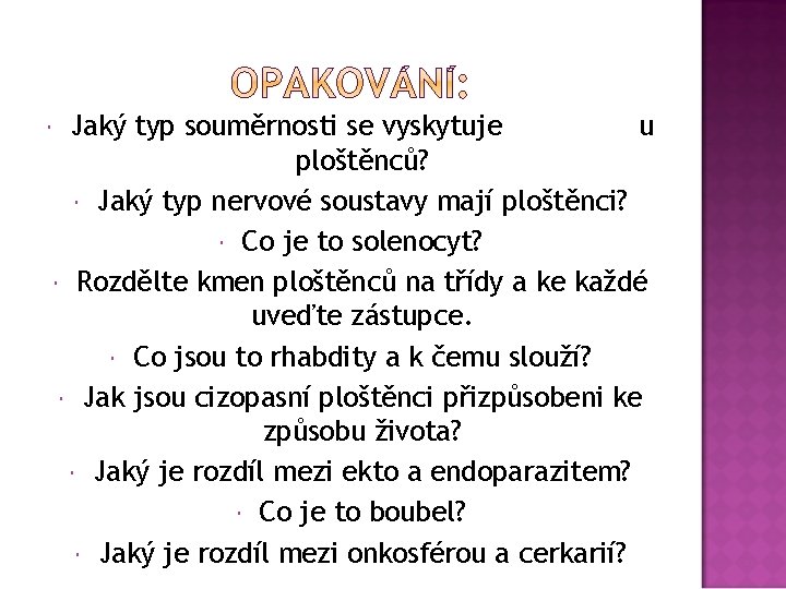 Jaký typ souměrnosti se vyskytuje u ploštěnců? Jaký typ nervové soustavy mají ploštěnci? Co