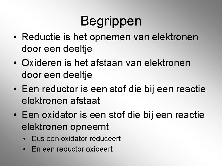 Begrippen • Reductie is het opnemen van elektronen door een deeltje • Oxideren is Begrippen • Reductie is het opnemen van elektronen door een deeltje • Oxideren is