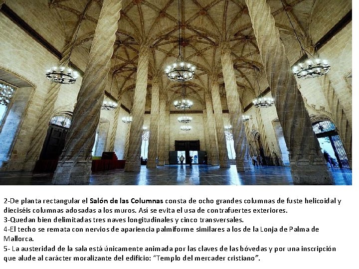 2 -De planta rectangular el Salón de las Columnas consta de ocho grandes columnas