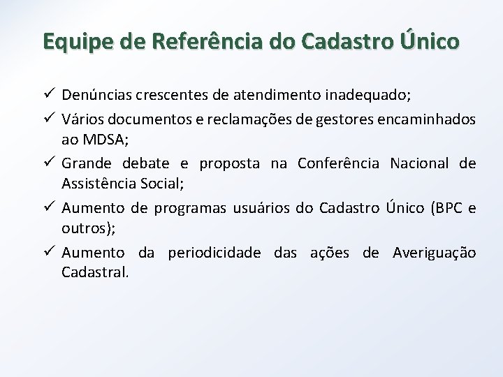 Equipe de Referência do Cadastro Único ü Denúncias crescentes de atendimento inadequado; ü Vários