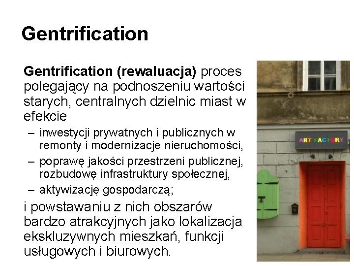 Gentrification (rewaluacja) proces polegający na podnoszeniu wartości starych, centralnych dzielnic miast w efekcie –