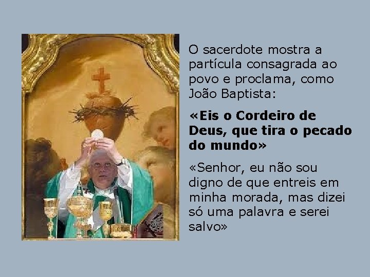 O sacerdote mostra a partícula consagrada ao povo e proclama, como João Baptista: «Eis