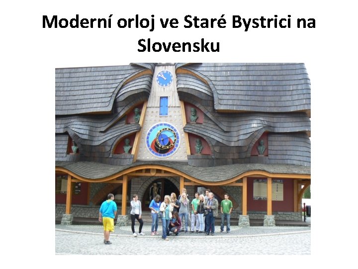 Moderní orloj ve Staré Bystrici na Slovensku 