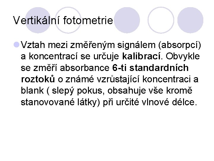 Vertikální fotometrie l Vztah mezi změřeným signálem (absorpcí) a koncentrací se určuje kalibrací. Obvykle