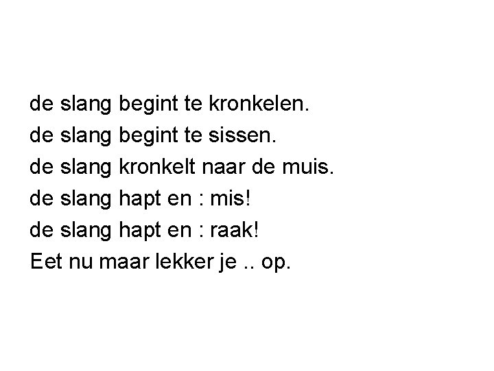 de slang begint te kronkelen. de slang begint te sissen. de slang kronkelt naar