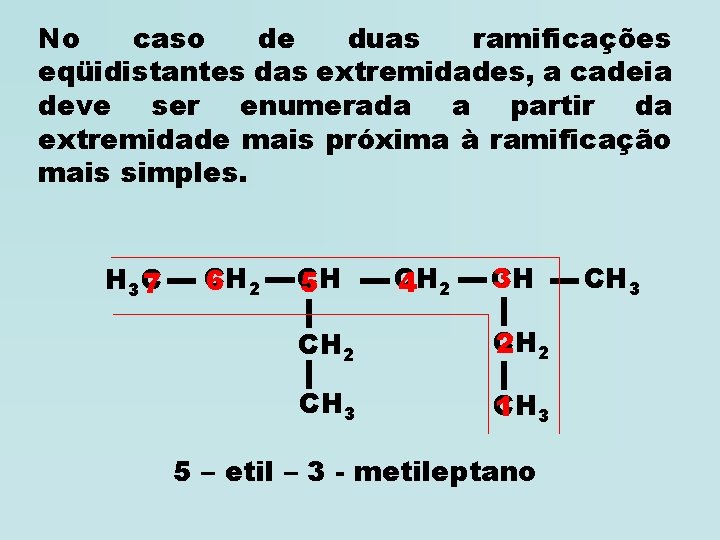 No caso de duas ramificações eqüidistantes das extremidades, a cadeia deve ser enumerada a