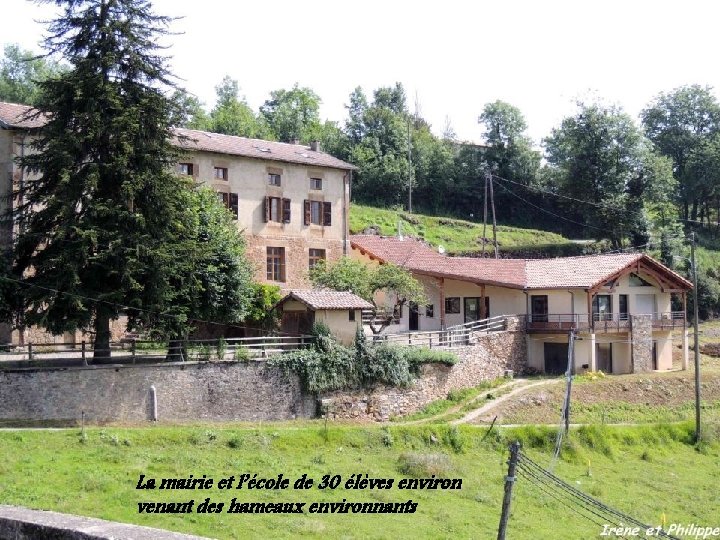 La mairie et l’école de 30 élèves environ venant des hameaux environnants 