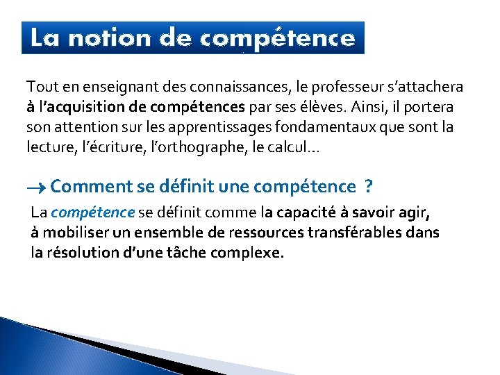 La notion de compétence Tout en enseignant des connaissances, le professeur s’attachera à l’acquisition