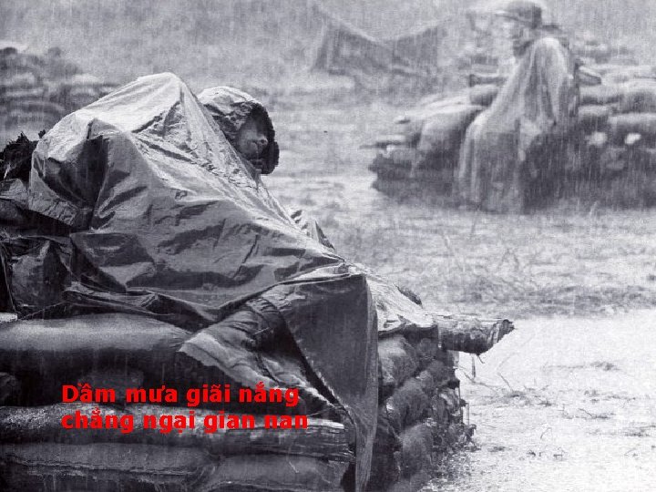 Dầm mưa giãi nắng chẳng ngại gian nan 