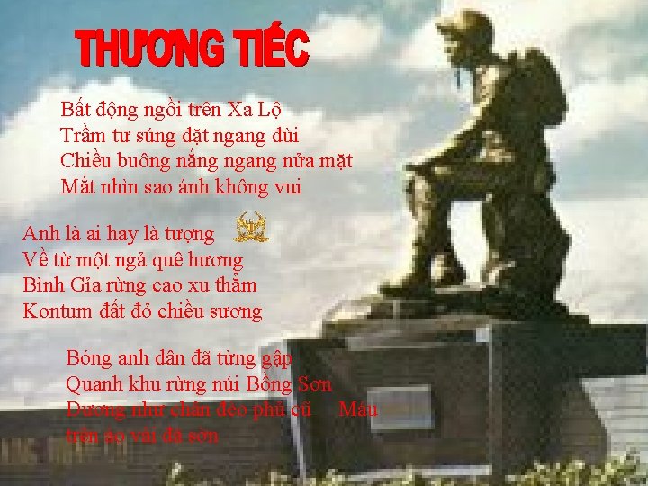  Bất động ngồi trên Xa Lộ Trầm tư súng đặt ngang đùi Chiều