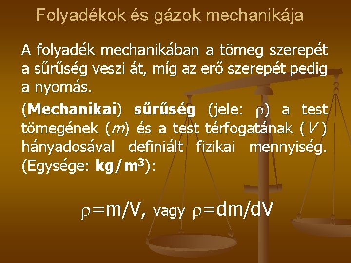 Folyadékok és gázok mechanikája A folyadék mechanikában a tömeg szerepét a sűrűség veszi át,